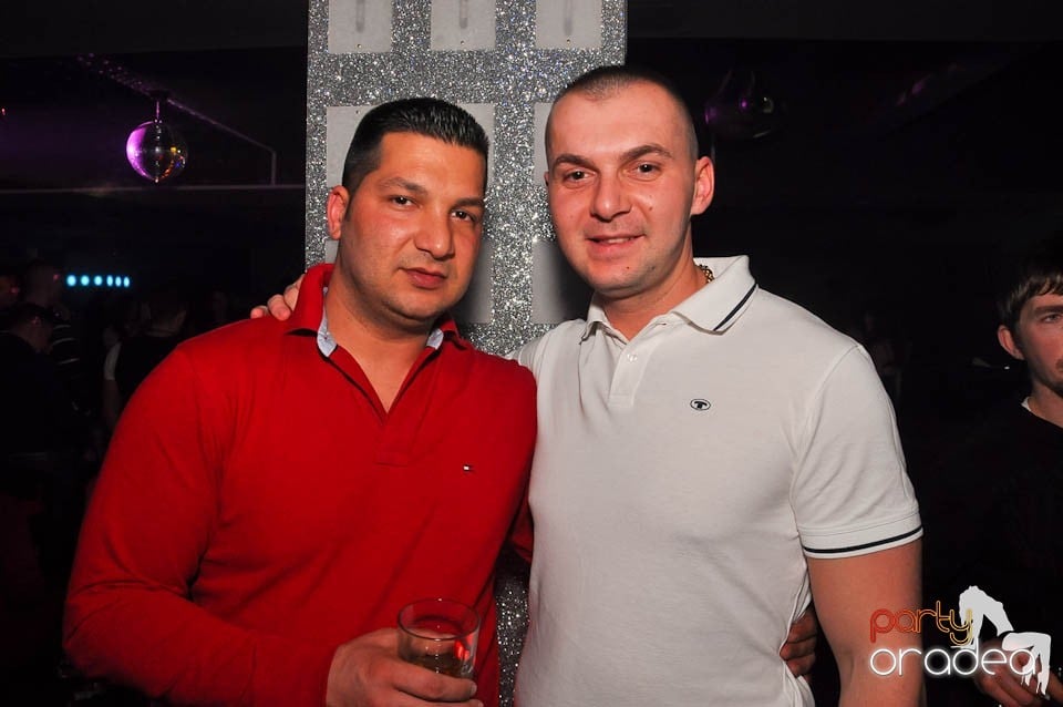 Vineri noaptea în Club Life,