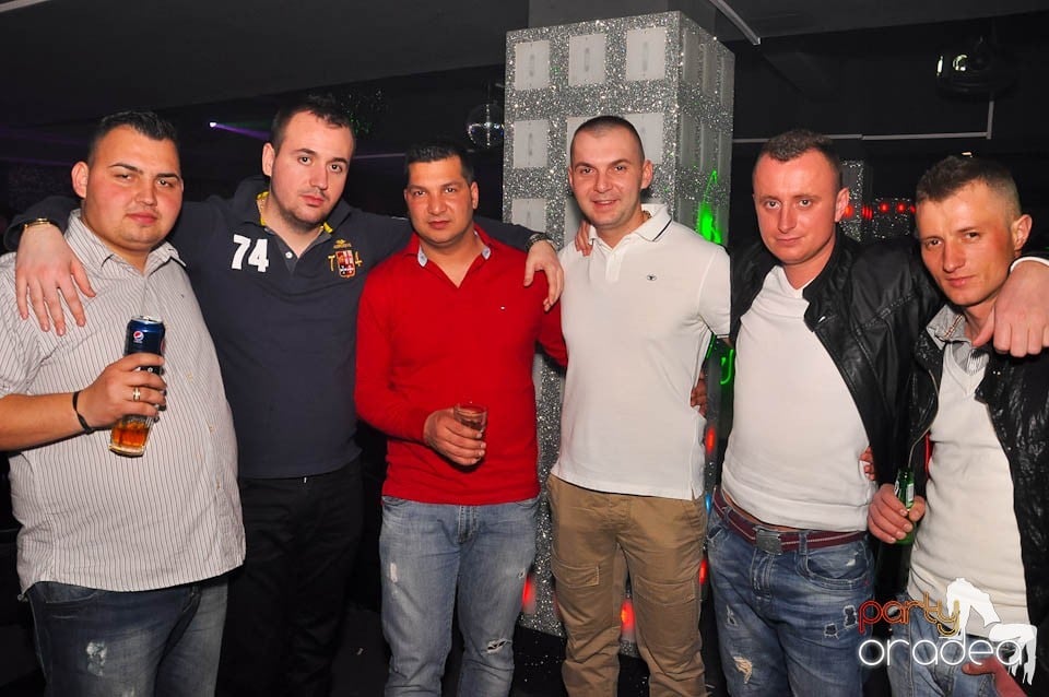 Vineri noaptea în Club Life,
