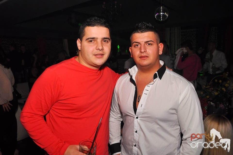 Vineri noaptea în Club Life, 