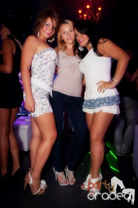 Vineri noaptea în Club Life, 