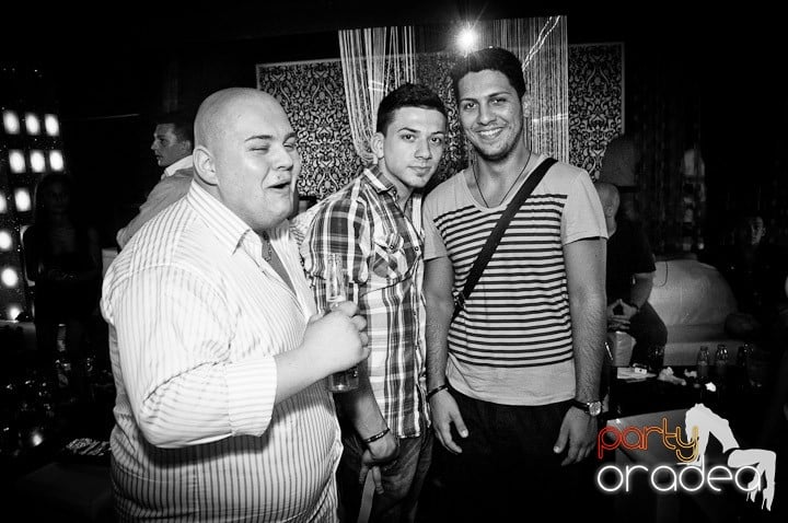 Vineri noaptea în Club Life, 