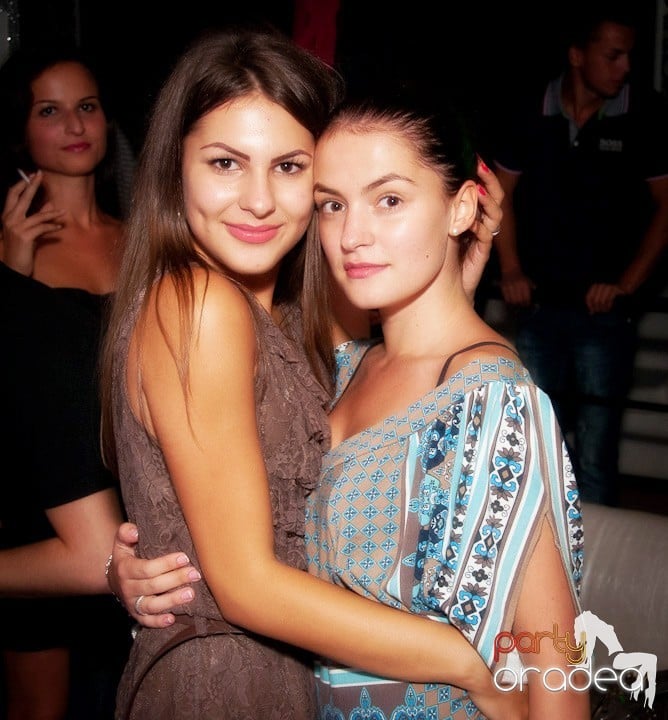 Vineri noaptea în Club Life, 