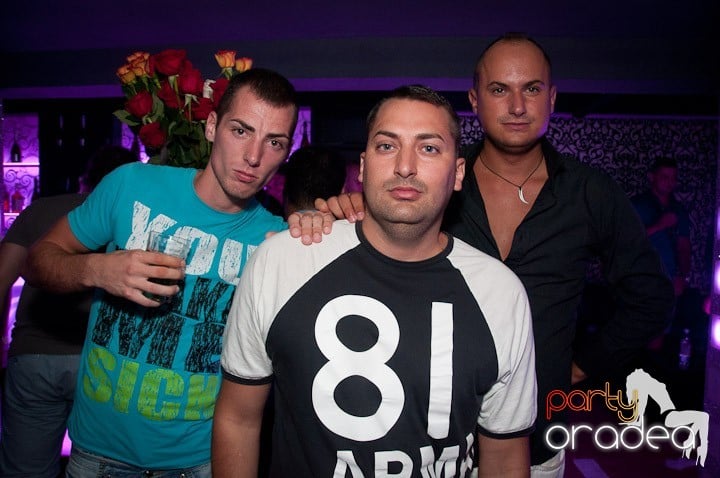 Vineri noaptea în Club Life, 