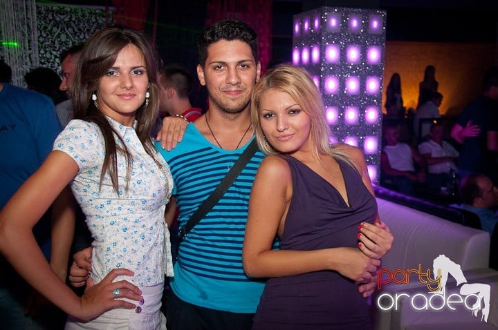 Vineri noaptea în Club Life, 