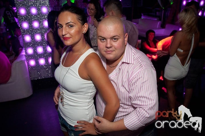 Vineri noaptea în Club Life, 