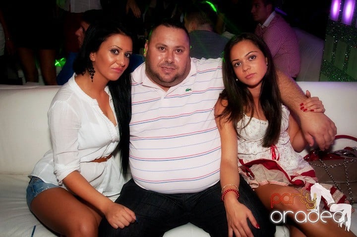 Vineri noaptea în Club Life, 