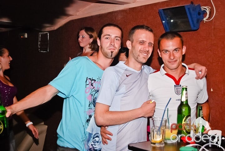 Vineri noaptea în Club Seven, 