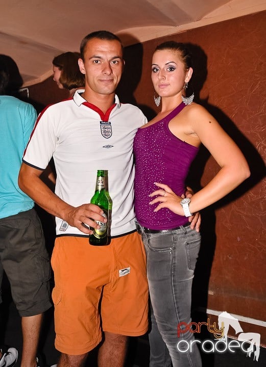 Vineri noaptea în Club Seven, 