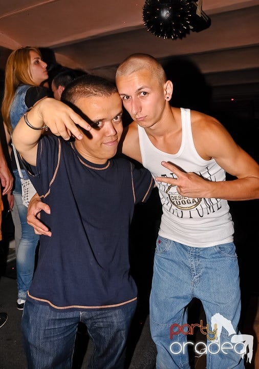 Vineri noaptea în Club Seven, 