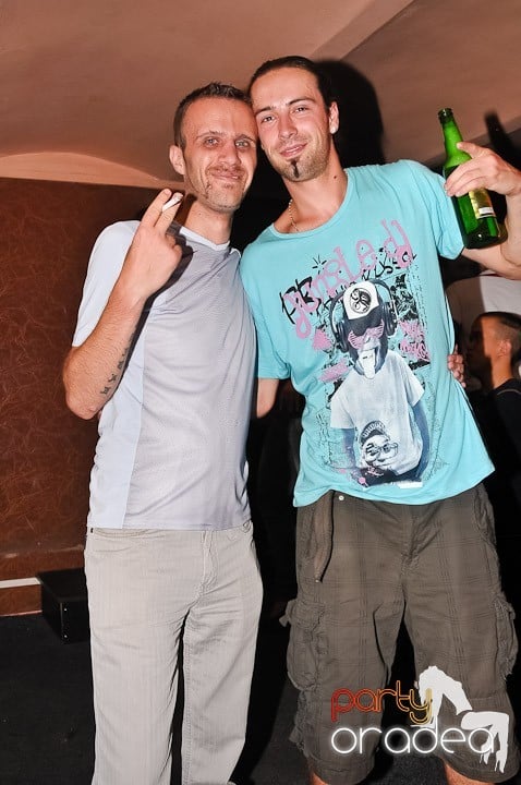 Vineri noaptea în Club Seven, 