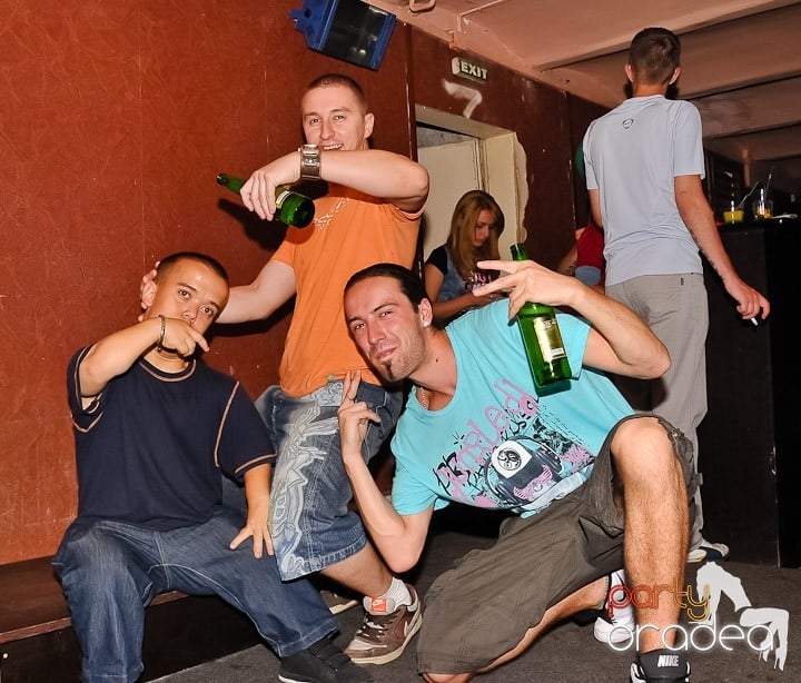 Vineri noaptea în Club Seven, 