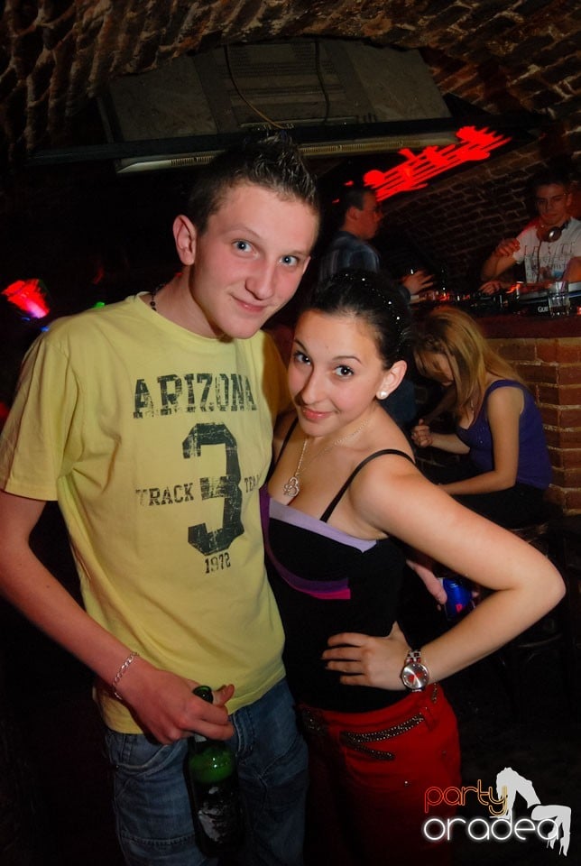 Vineri noaptea în Escape Club, 