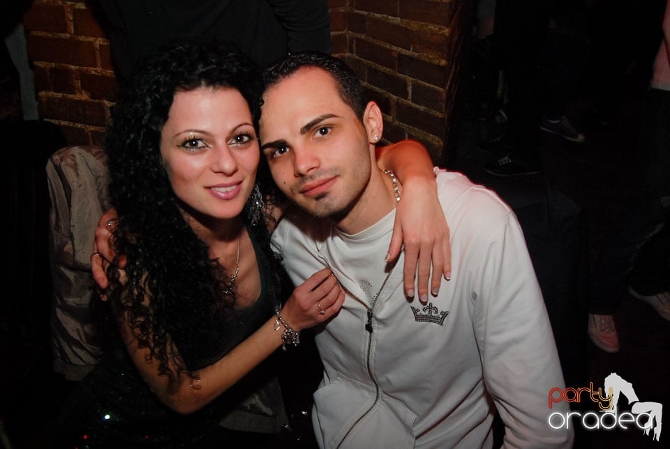 Vineri noaptea în Escape Club, 