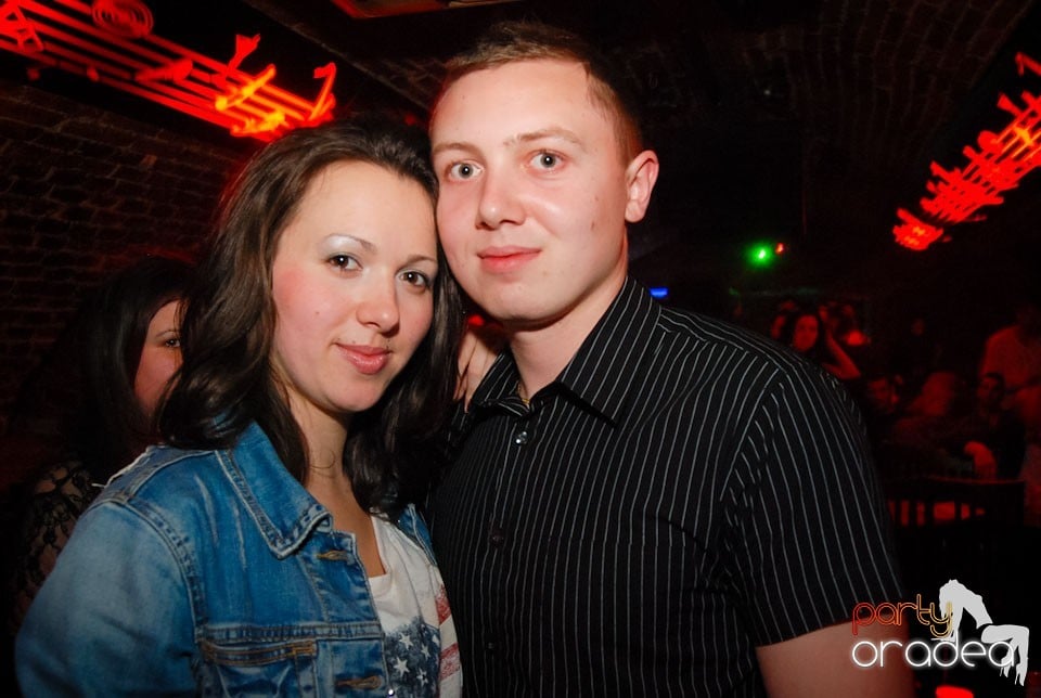 Vineri noaptea în Escape Club, 