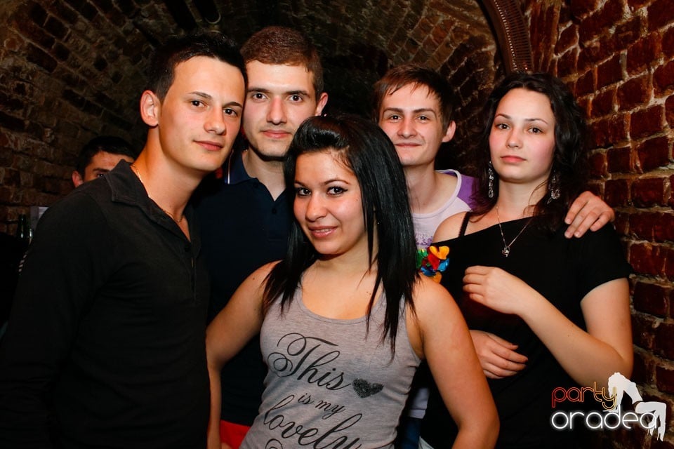 Vineri noaptea în Escape Club, 