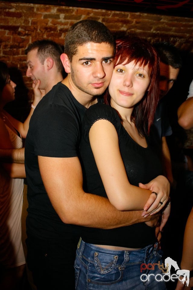 Vineri noaptea în Escape Club, 