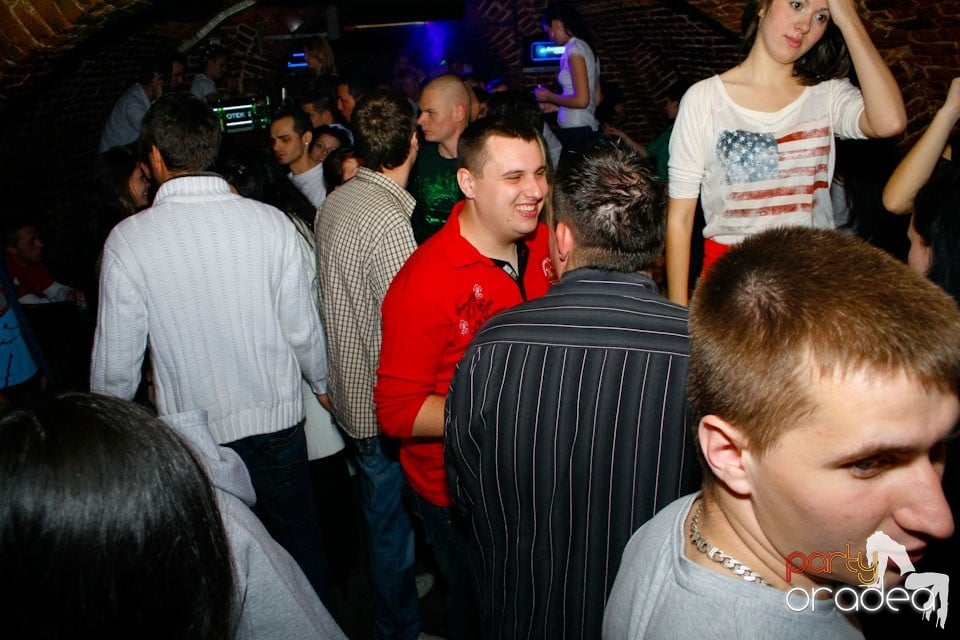 Vineri noaptea în Escape Club, 