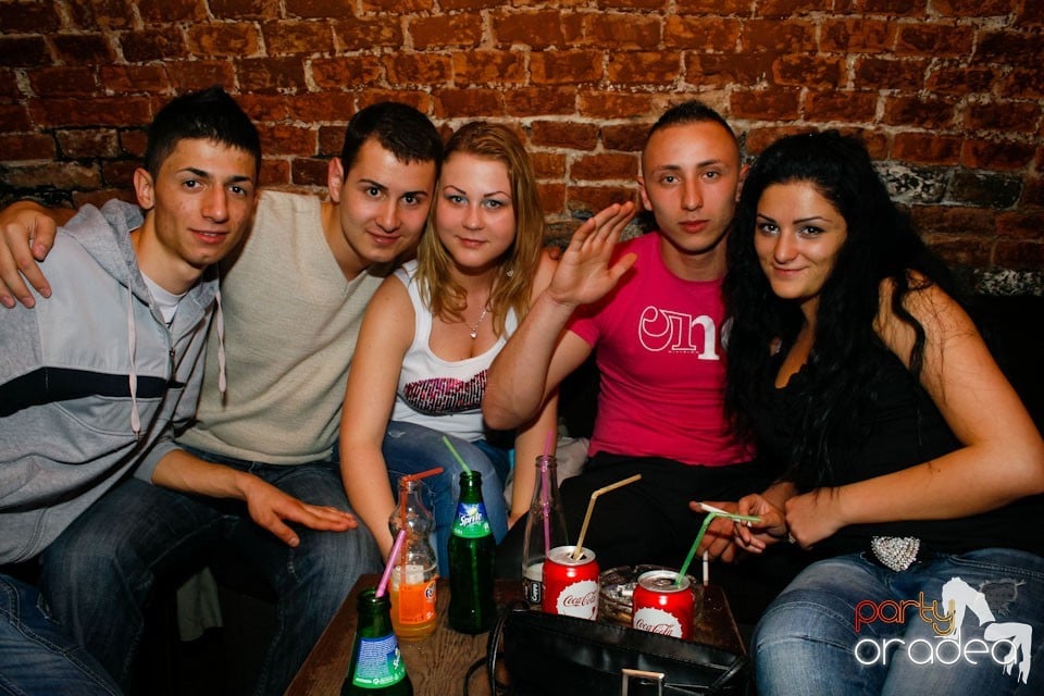 Vineri noaptea în Escape Club, 