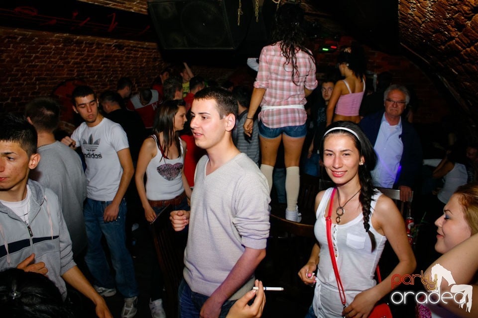 Vineri noaptea în Escape Club, 