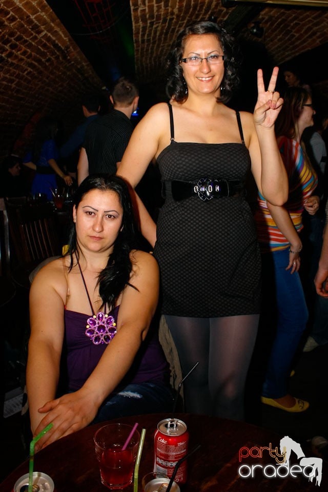 Vineri noaptea în Escape Club, 