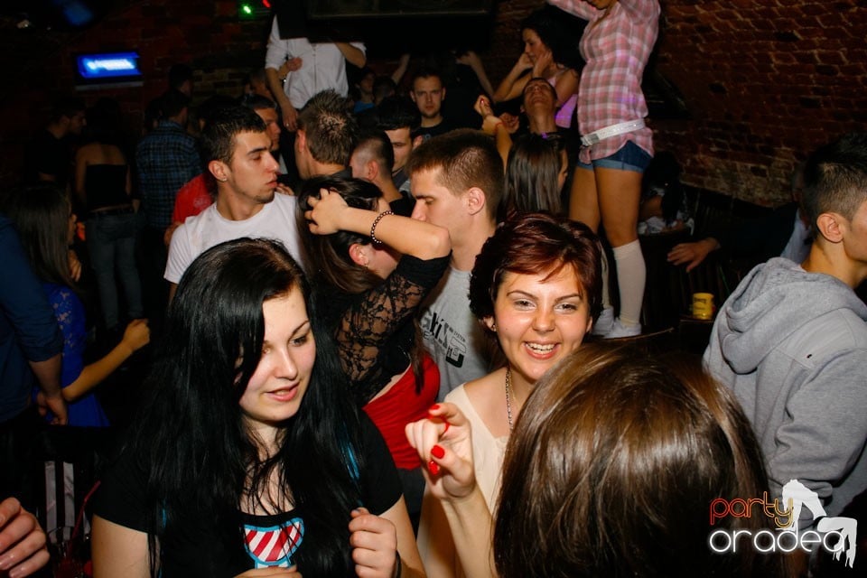 Vineri noaptea în Escape Club, 