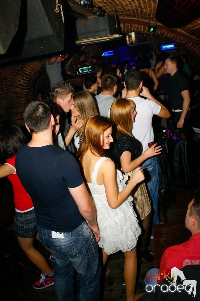 Vineri noaptea în Escape Club, 