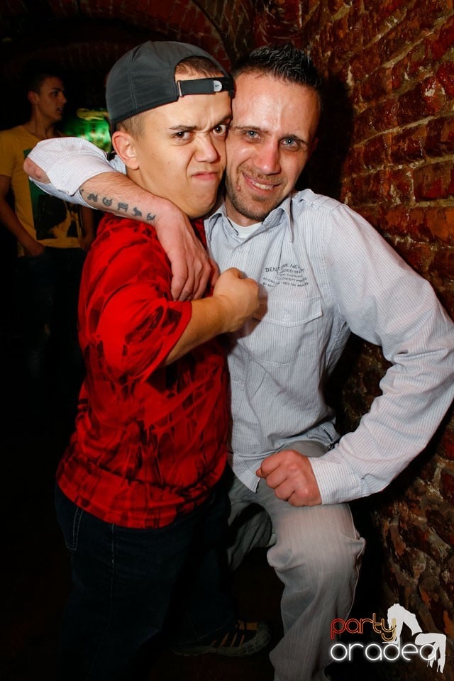 Vineri noaptea în Escape Club, 