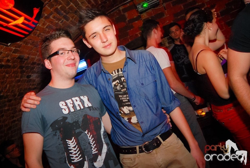 Vineri noaptea în Escape Club, 