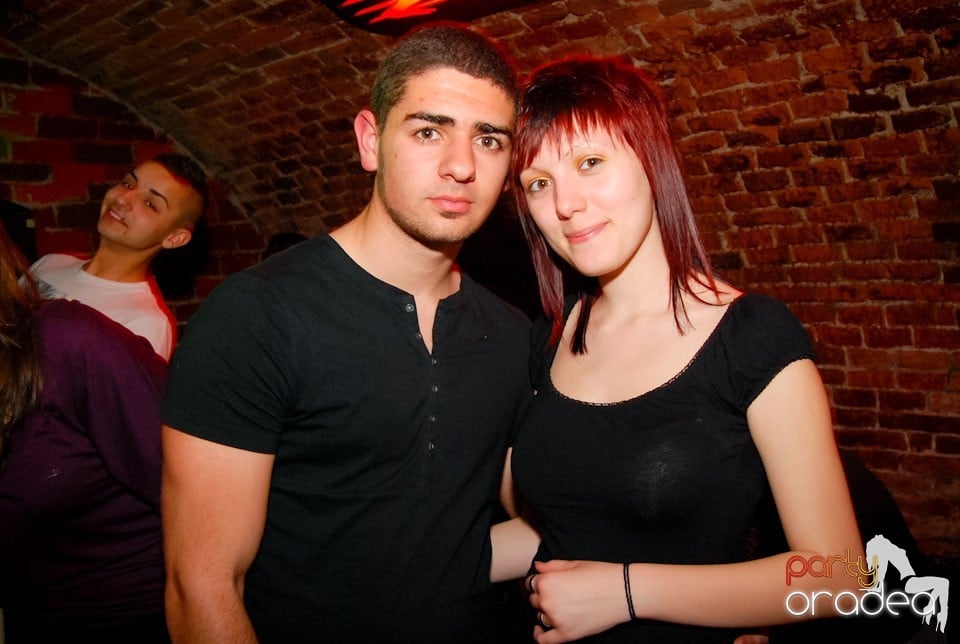 Vineri noaptea în Escape Club, 