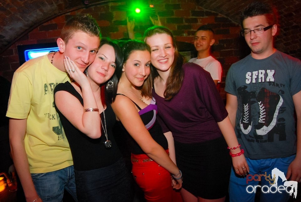 Vineri noaptea în Escape Club, 