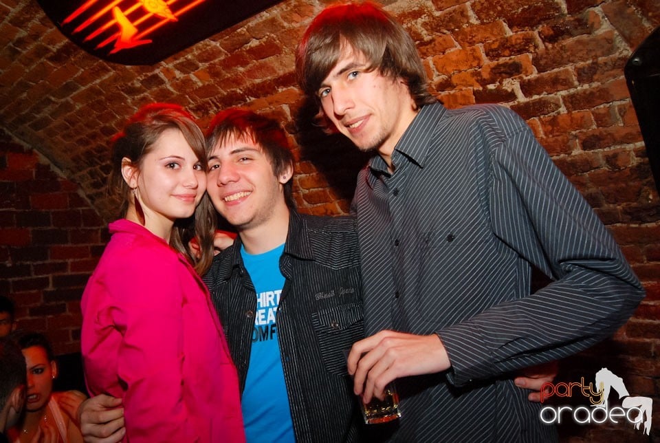 Vineri noaptea în Escape Club, 