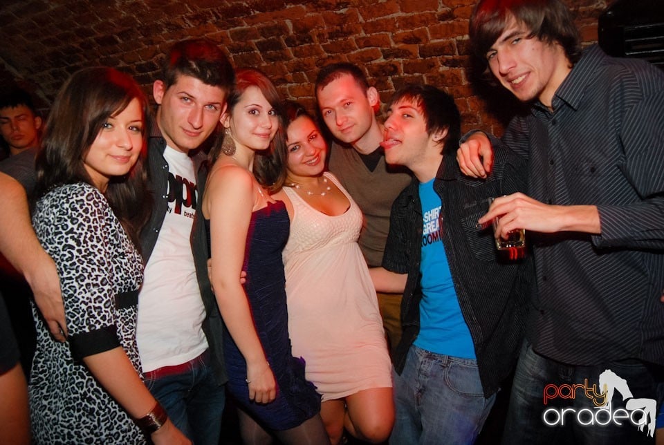 Vineri noaptea în Escape Club, 