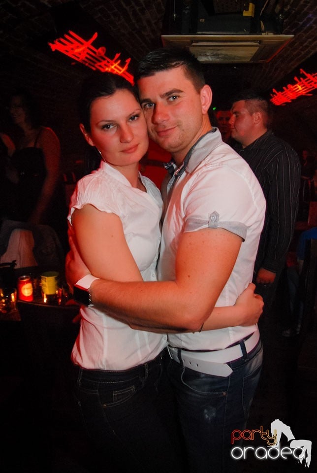 Vineri noaptea în Escape Club, 