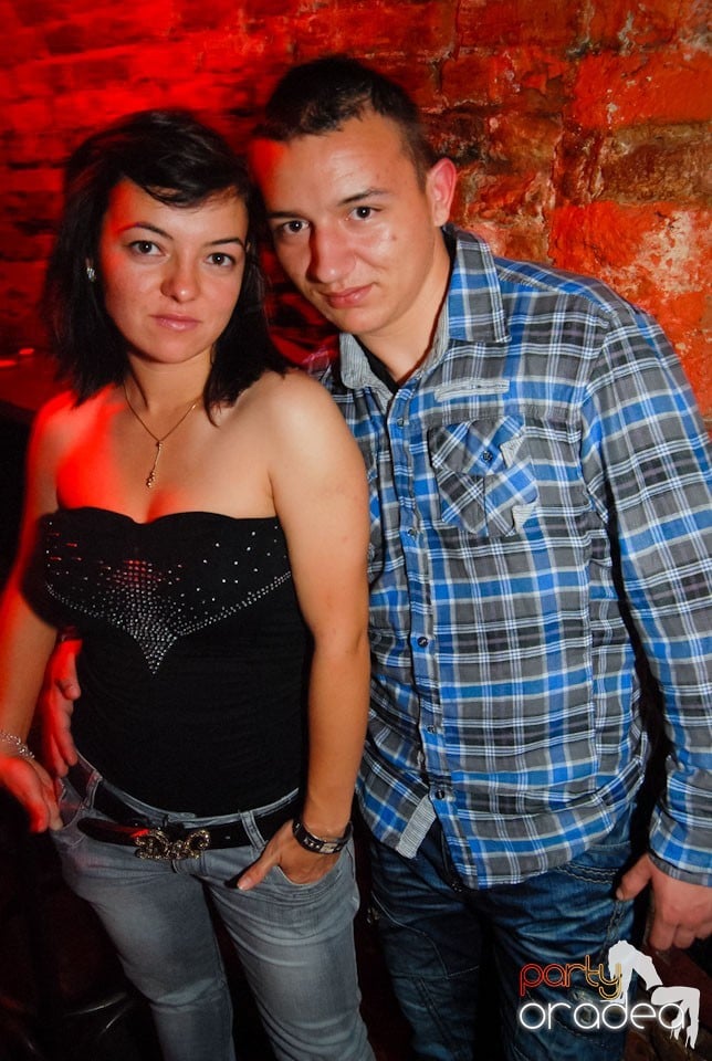 Vineri noaptea în Escape Club, 