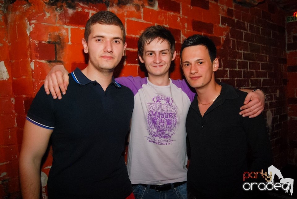 Vineri noaptea în Escape Club, 