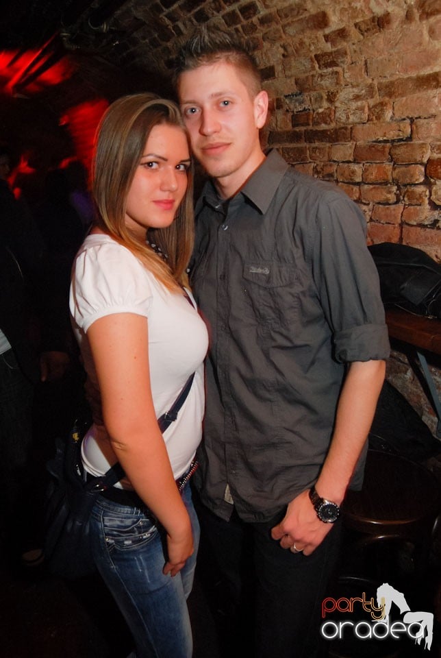 Vineri noaptea în Escape Club, 