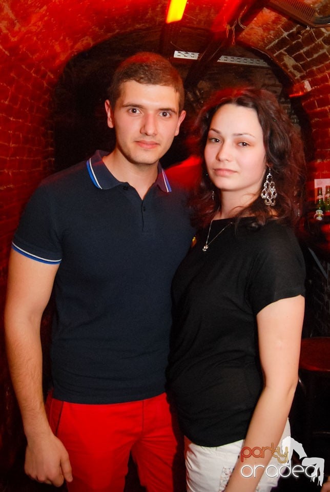 Vineri noaptea în Escape Club, 