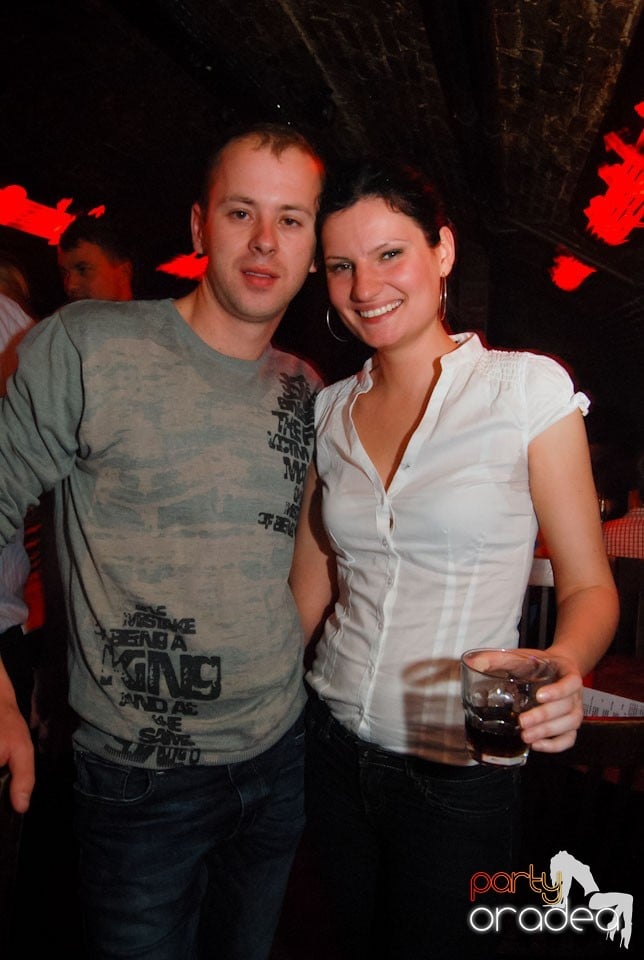 Vineri noaptea în Escape Club, 