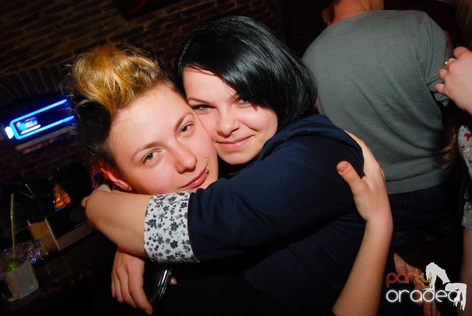 Vineri noaptea în Escape Club, 