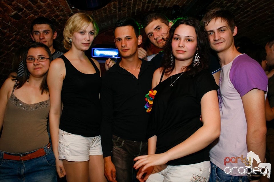 Vineri noaptea în Escape Club, 