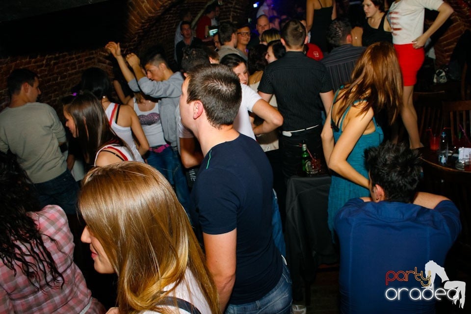 Vineri noaptea în Escape Club, 