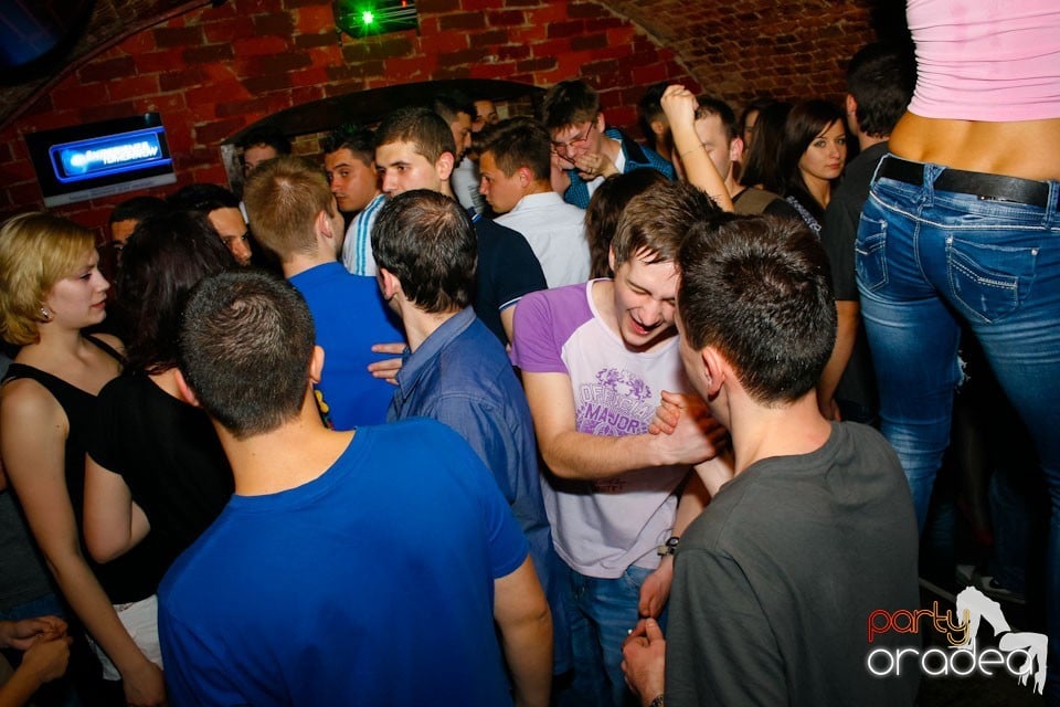 Vineri noaptea în Escape Club, 