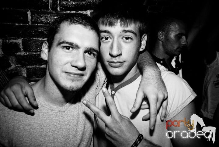 Vineri noaptea în Escape, 