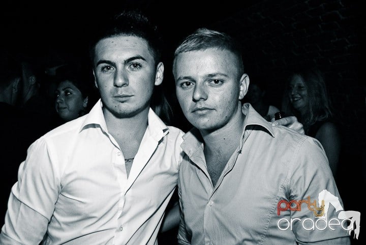 Vineri noaptea în Escape, 