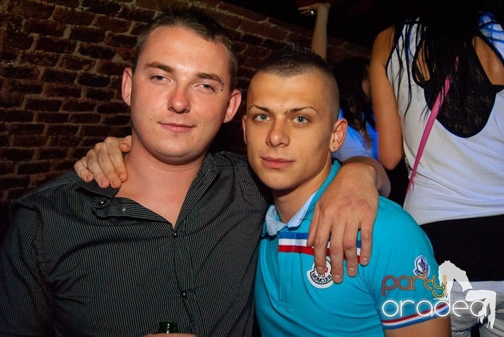 Vineri noaptea în Escape, 