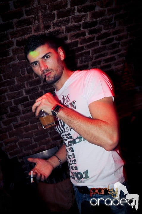 Vineri noaptea în Escape, 