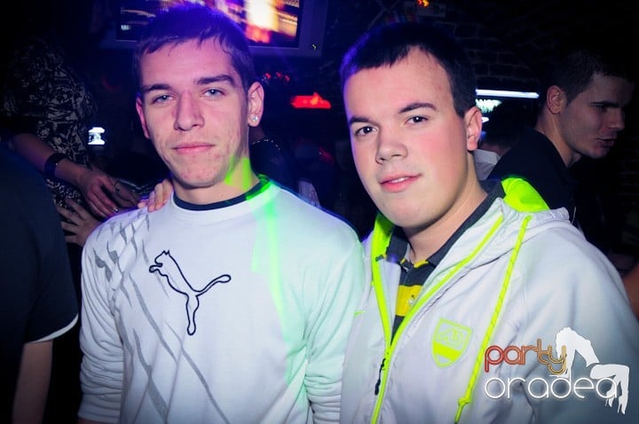 Vineri noaptea în Escape, 