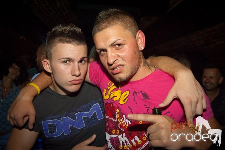 Vineri noaptea în Escape, 