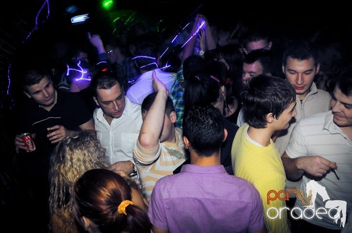 Vineri noaptea în Escape, 