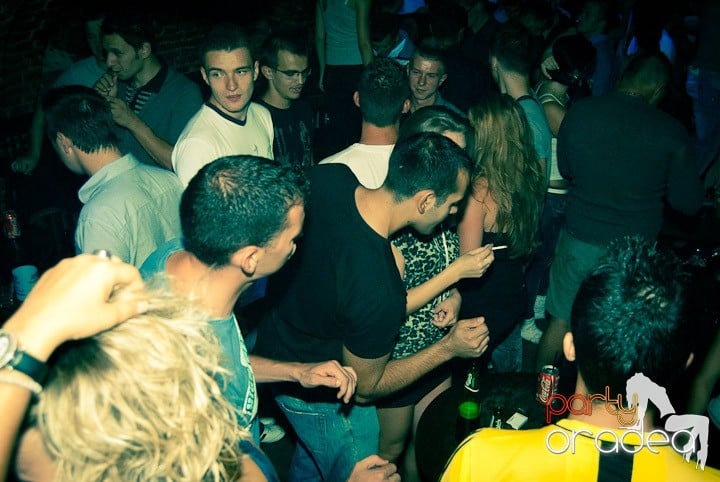 Vineri noaptea în Escape, 